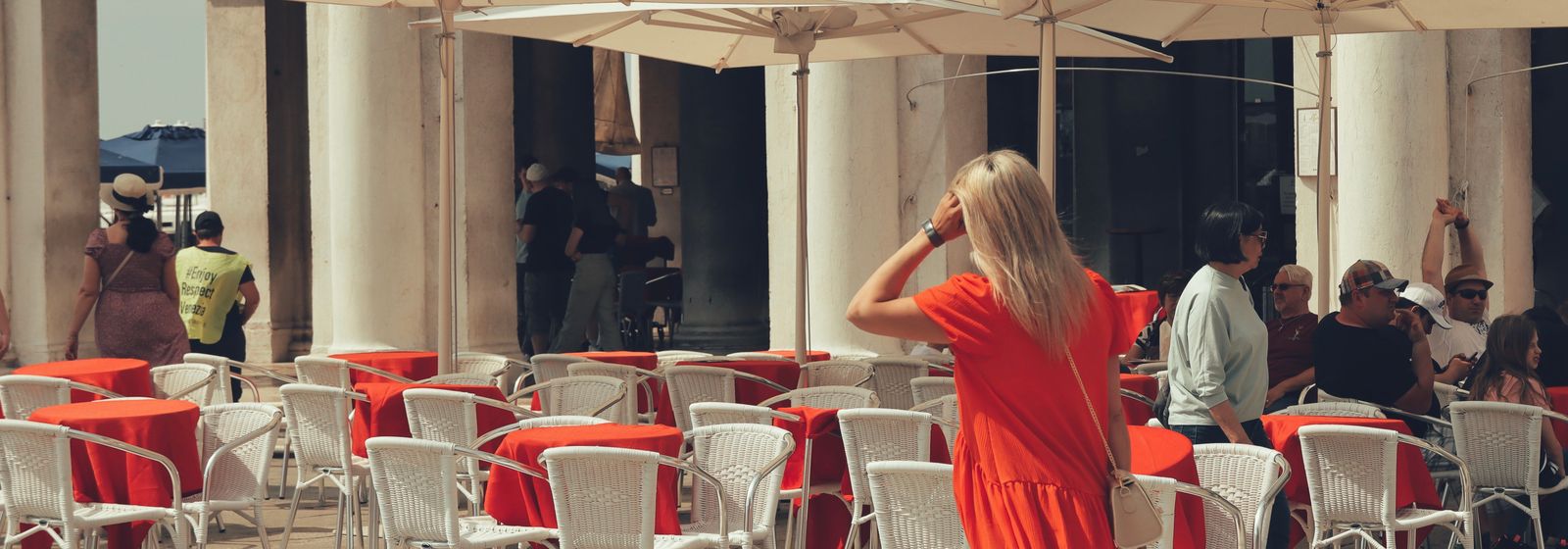 Valise d'été 2026 : la checklist mode pour partir en vacances