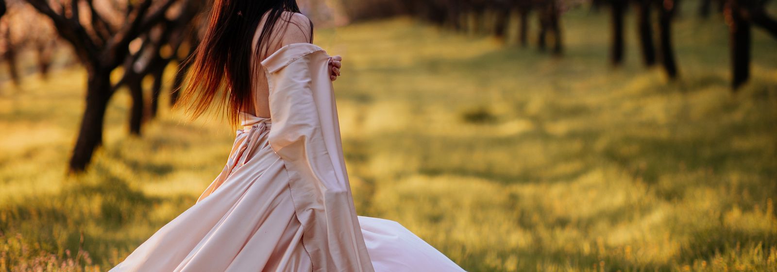 Tenue d'invitée pour un mariage en septembre : le guide 2026