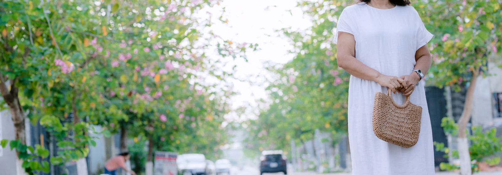 Accessoires d'été femme 2026 : sacs en paille & bijoux dorés, le guide