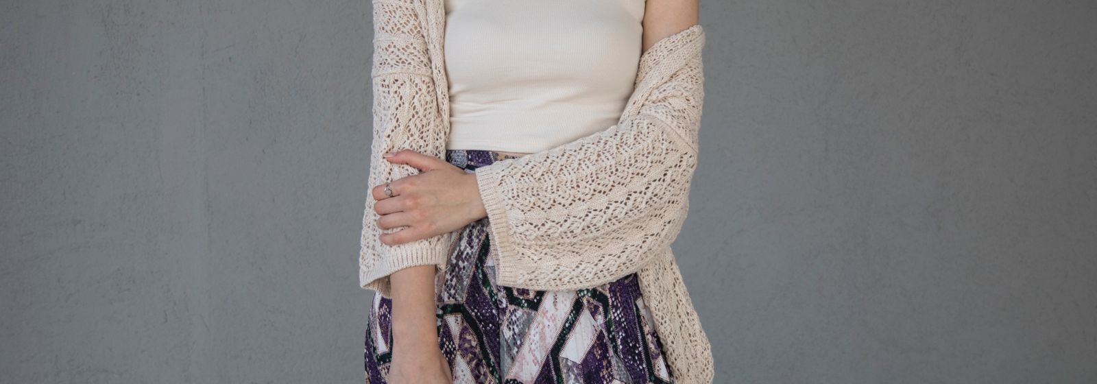 Cardigan & gilet d'été : l'art de la superposition bohème (guide 2026)