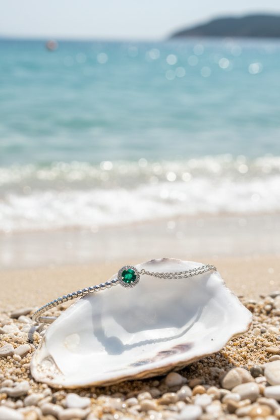 Bracelet Chloréa fin demi-jonc en argent 925 à maille délicate — Vogue Française