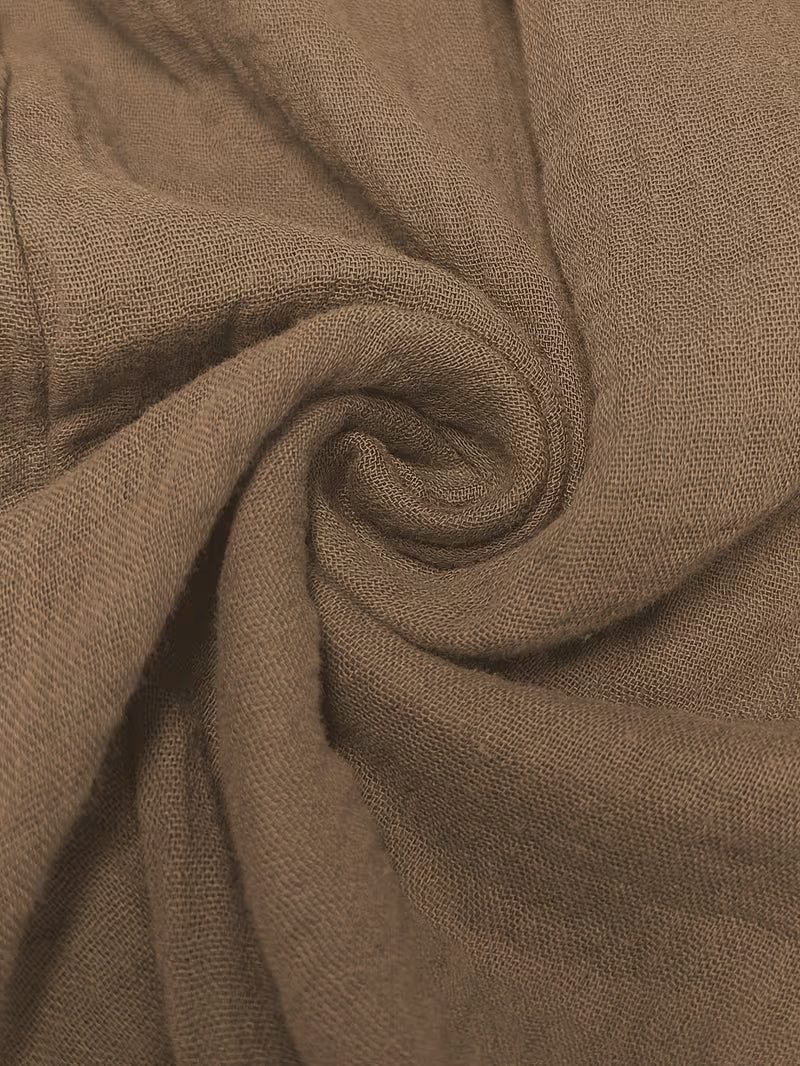 Le pantalon en lin loose qui redéfinit le confort avec style grâce à sa coupe fluide ultra — Vogue Française