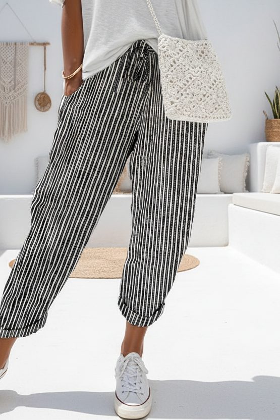 Pantalon large à rayures — Vogue Française