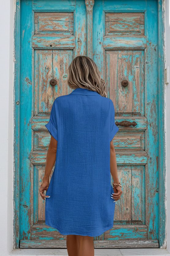Robe chemise courte chic et minimaliste — Vogue Française