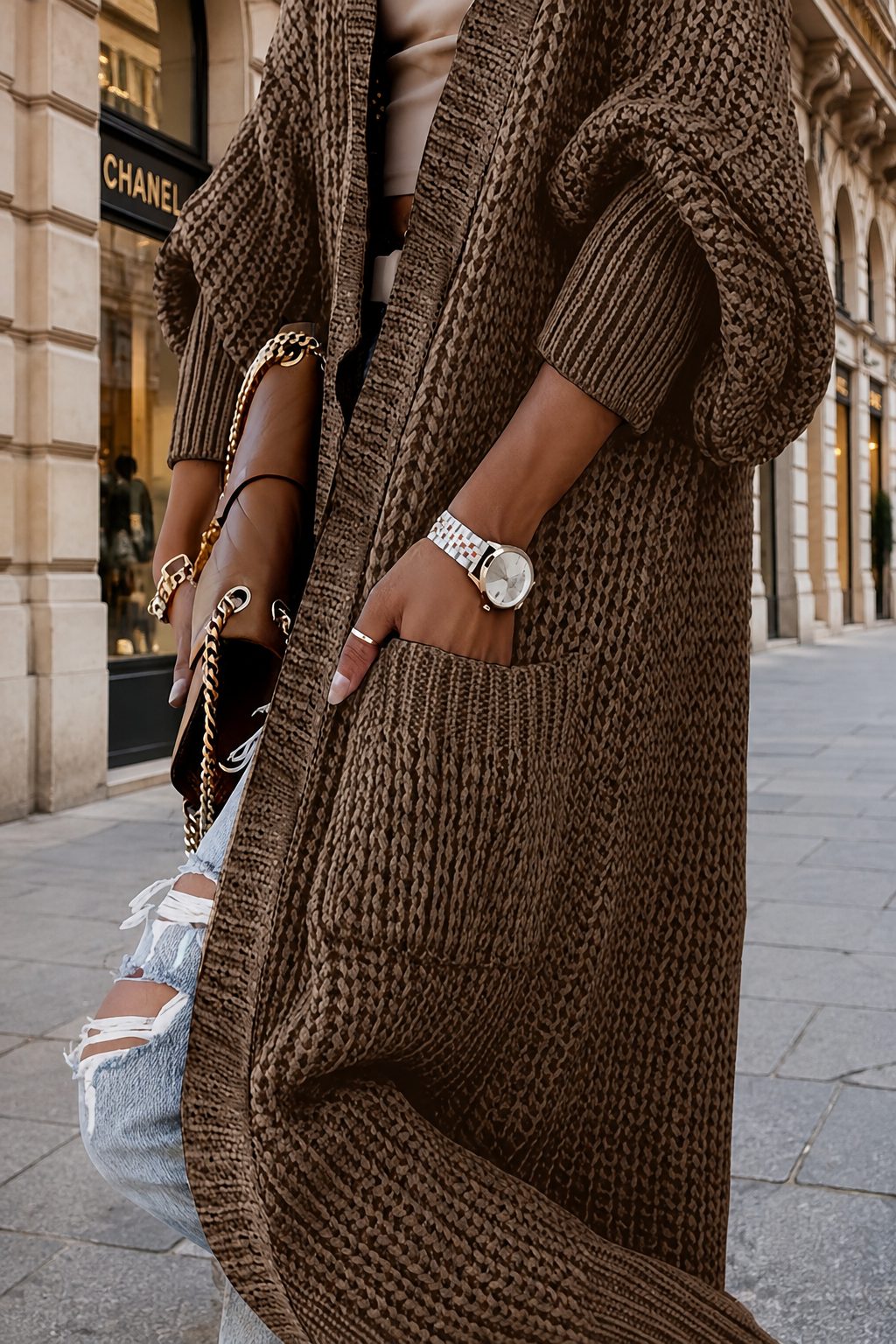 Cardigan long Rivoli en maille oversize, à poches — Vogue Française